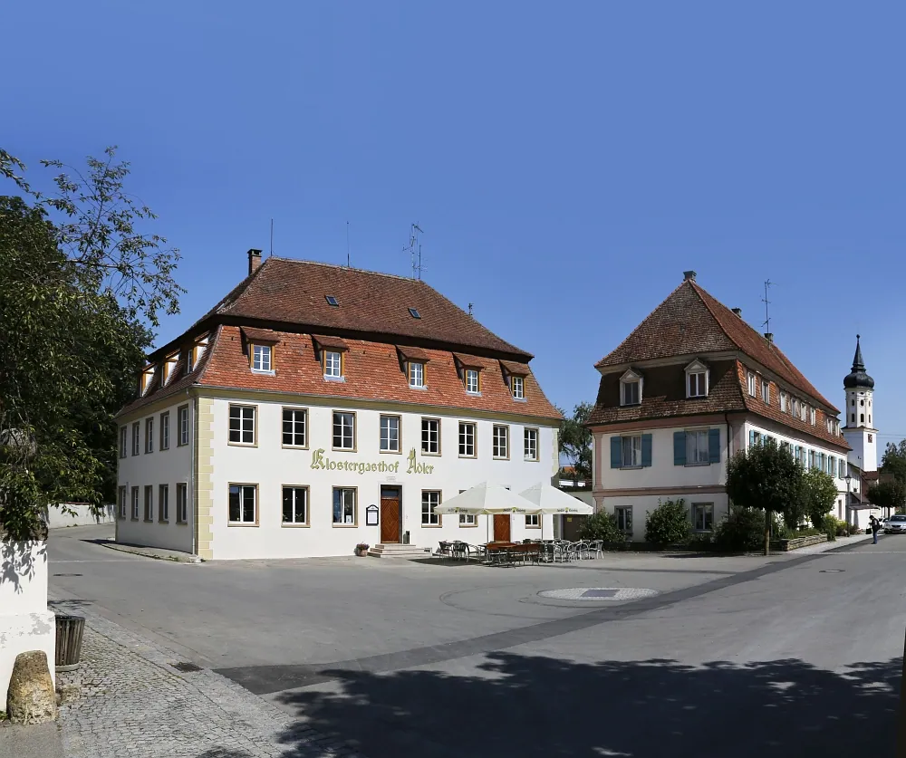 Innenraum des sanierten Klostergasthofs Adler in Obermarchtal